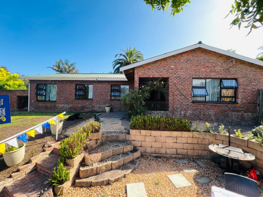 4 Bedroom Property for Sale in Twee Rivieren Western Cape